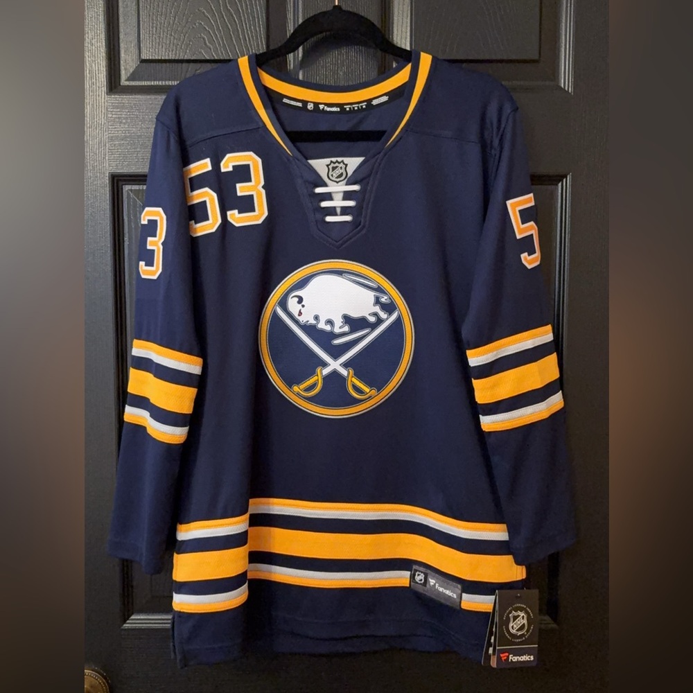 Jeff Skinner Buffalo Sabres Women’s Medium Breakaway Jersey NWT